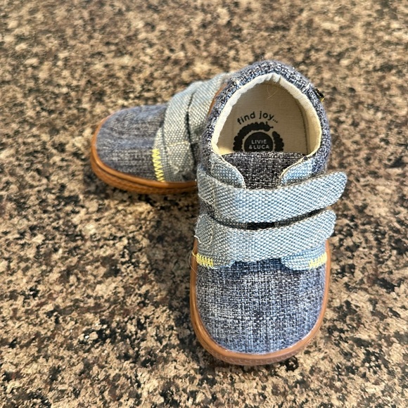 Livie & Luca Size 4 Toddler Hayes Dusty Blue Textile Velcro Sneaker Chambray EUC - Picture 2 of 7